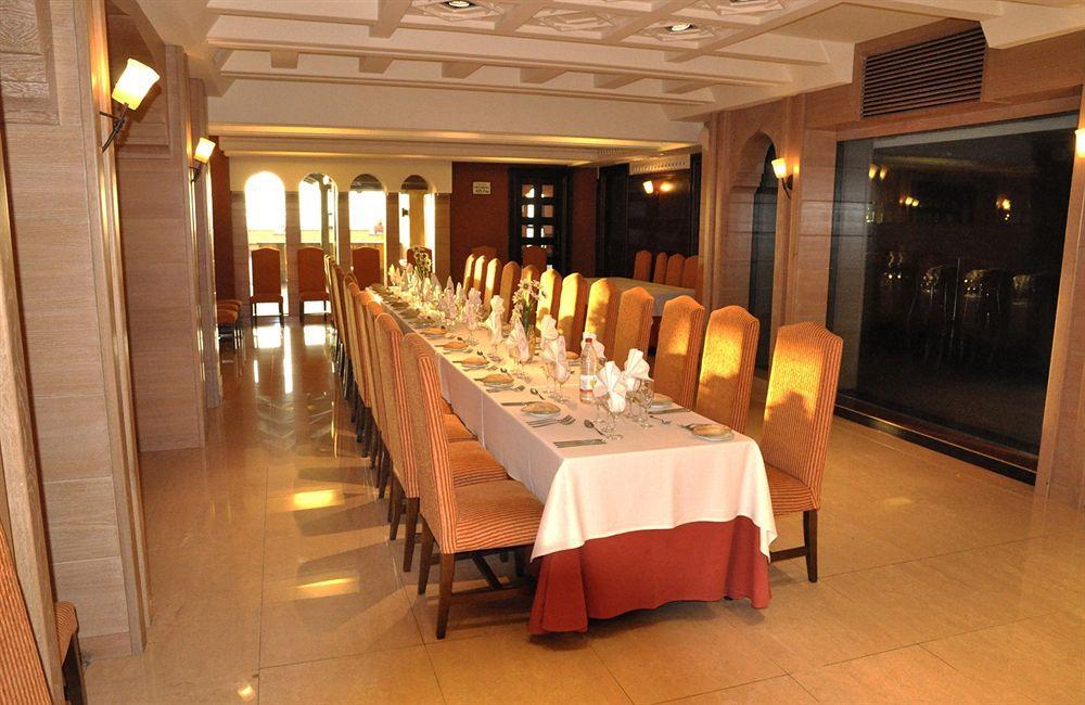 Hotel Los Cerezos Моначиль Экстерьер фото